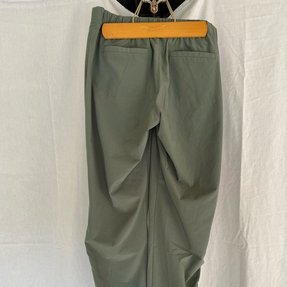 Athleta Relaxed Fit Capris - Picture 7 of 9